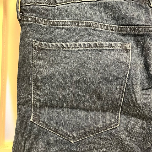 Old Navy Women’s Power Straight High Rise jeans.  Size 18 - Picture 4 of 7